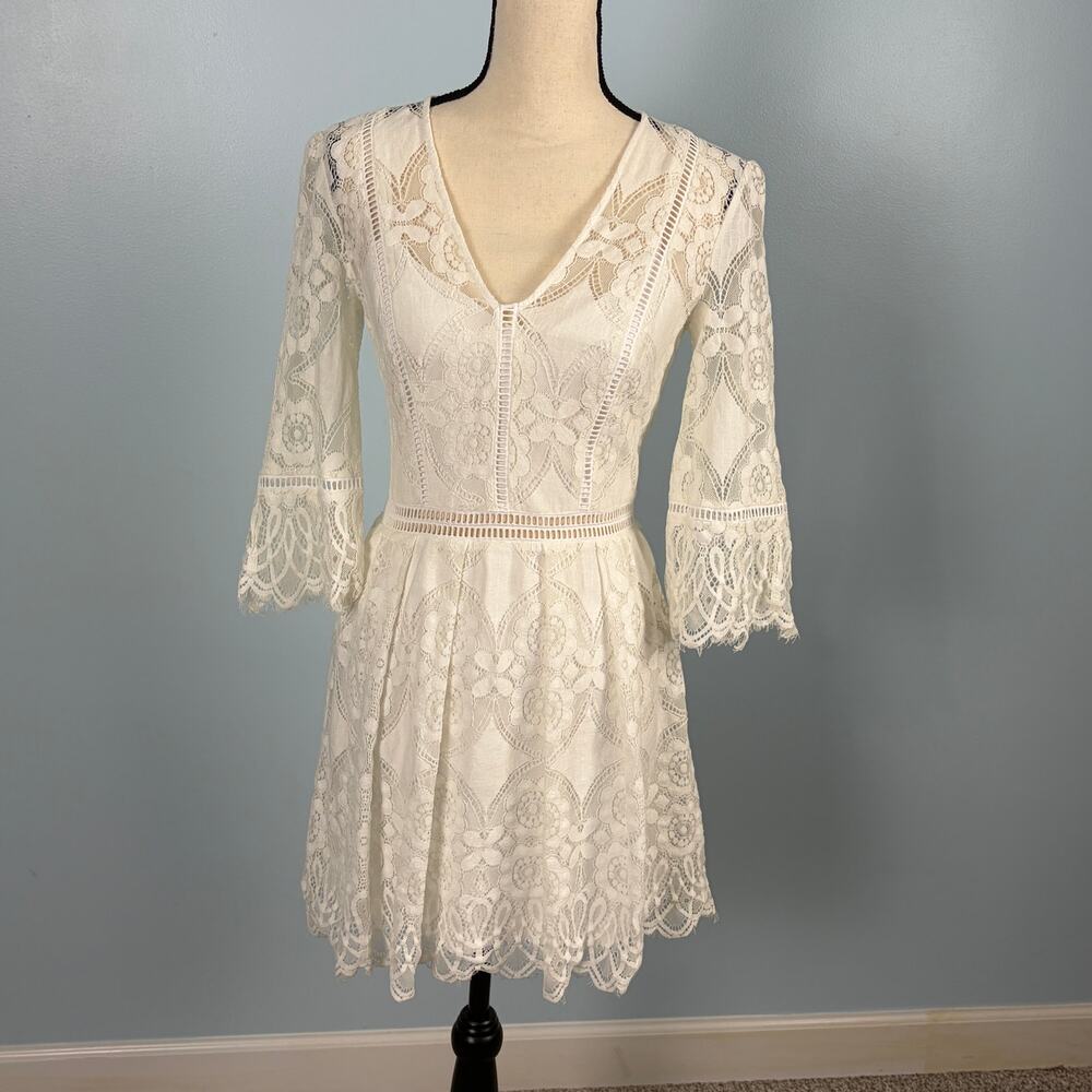 Cream lace HoCo Occasion dress Fit n Flare BeBe coquette Fairy clean girl sz 4